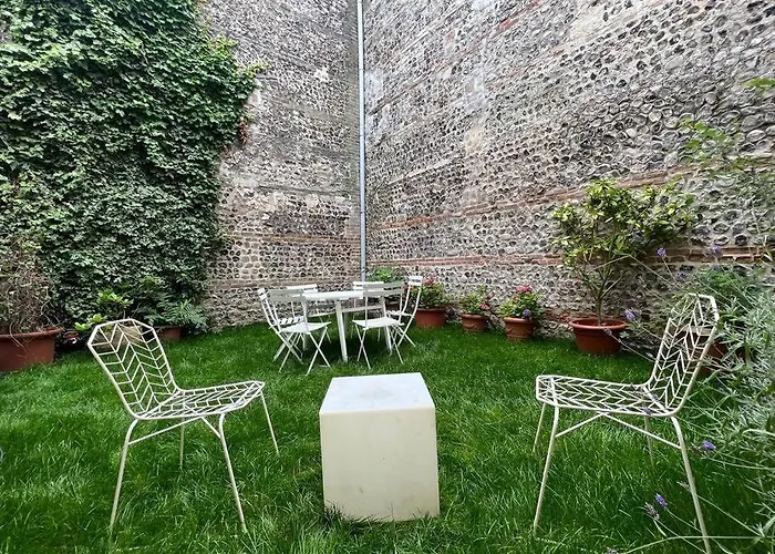 Hotel La Terrienne, Ile Du Pollet *